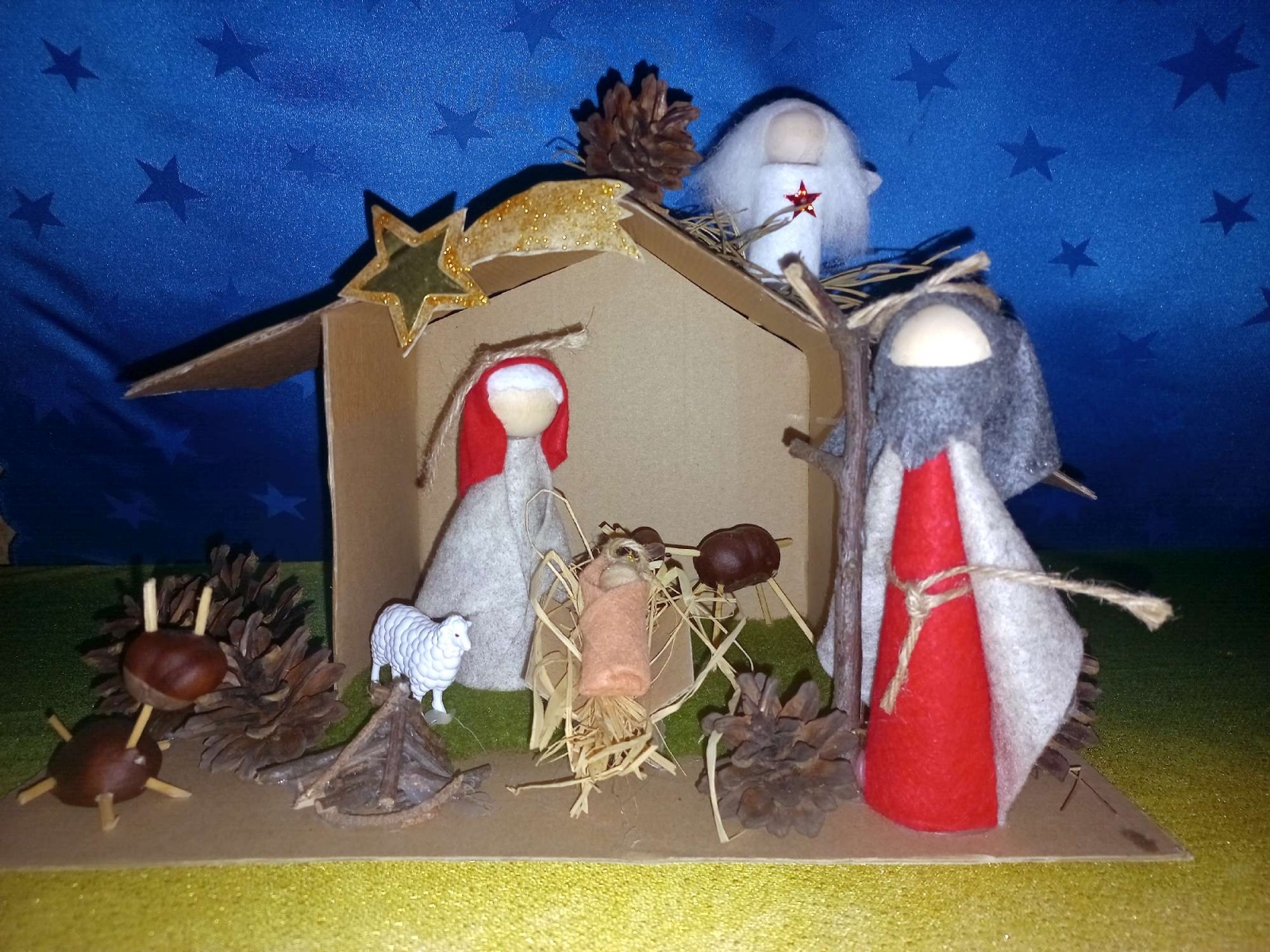 Zdjęcie w galerii na portalu naszraciborz.pl: Rodzinna Szopka Bożonarodzeniowa - konkurs w SP 15 wiadomości z regionu