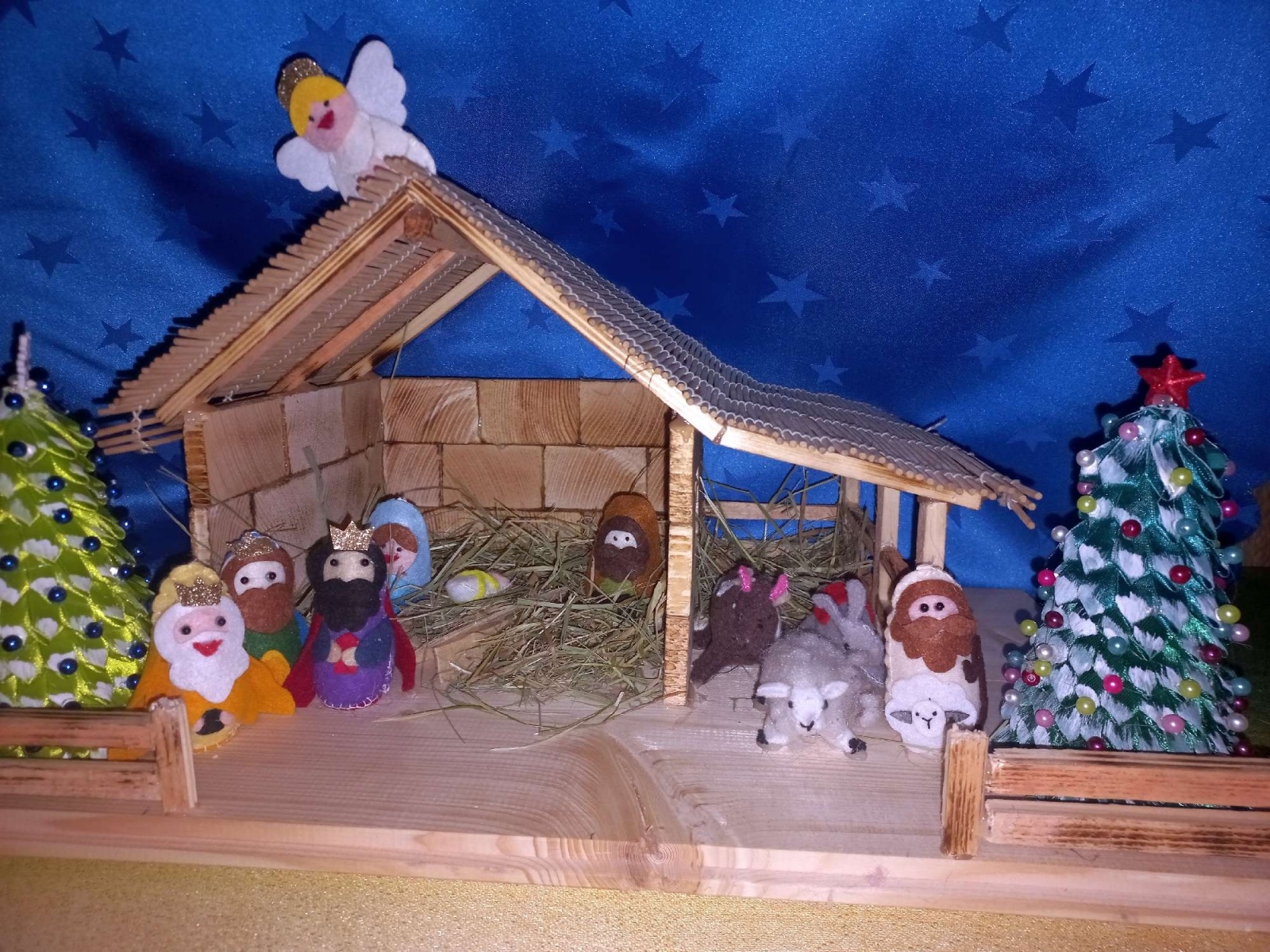 Zdjęcie w galerii na portalu naszraciborz.pl: Rodzinna Szopka Bożonarodzeniowa - konkurs w SP 15 wiadomości z regionu