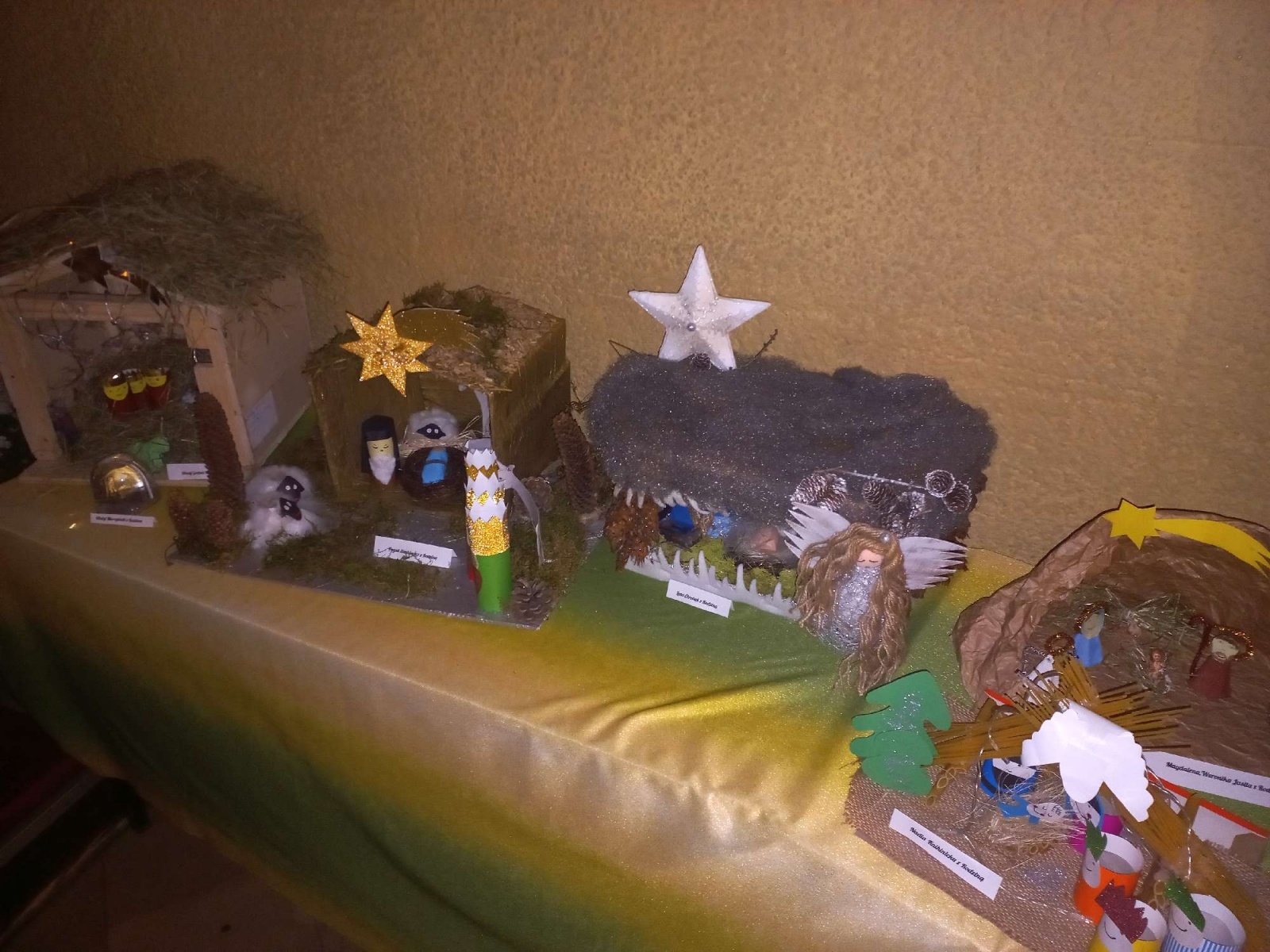 Zdjęcie w galerii na portalu naszraciborz.pl: Rodzinna Szopka Bożonarodzeniowa - konkurs w SP 15 wiadomości z regionu
