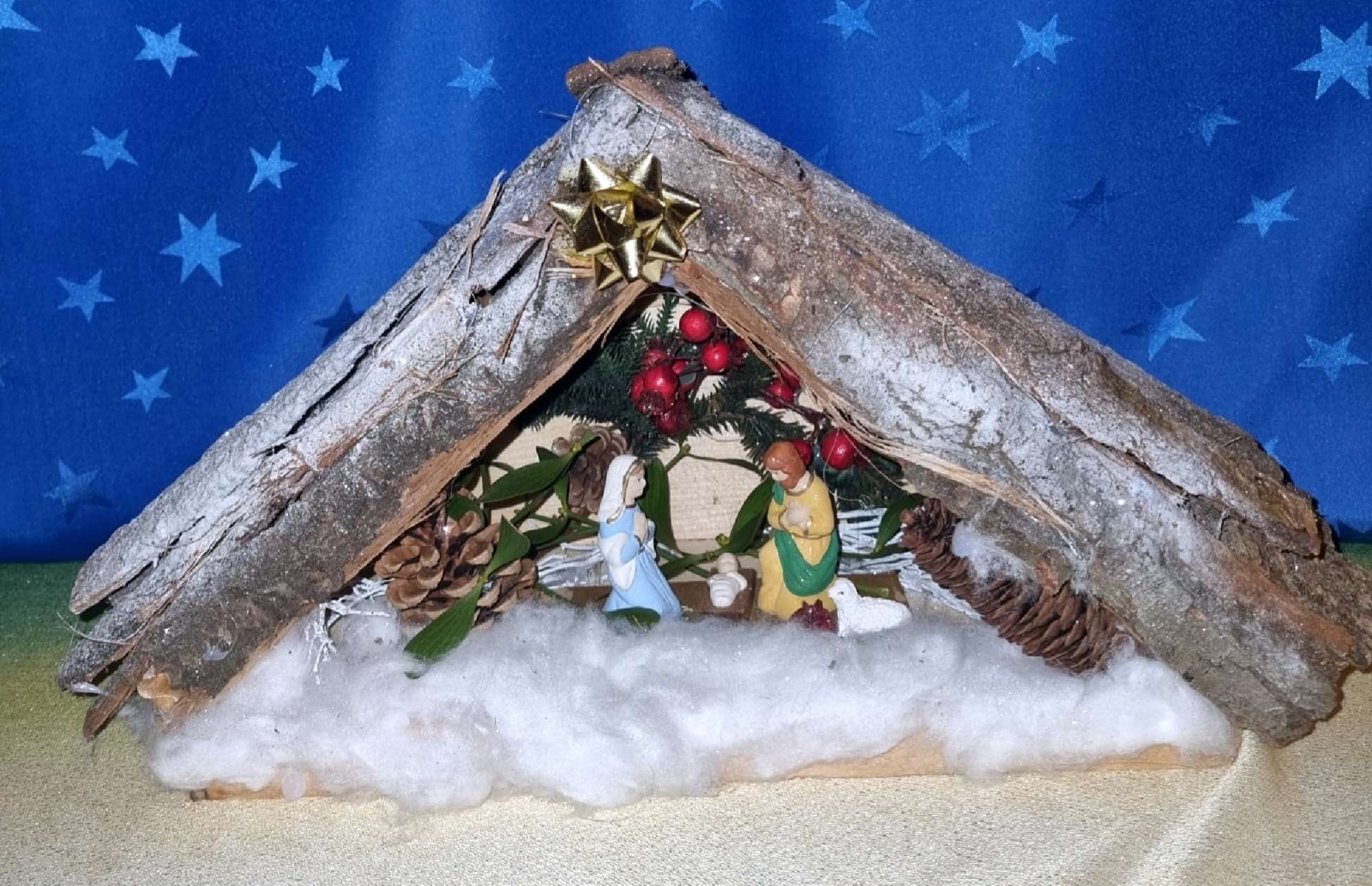 Zdjęcie w galerii na portalu naszraciborz.pl: Rodzinna Szopka Bożonarodzeniowa - konkurs w SP 15 wiadomości z regionu