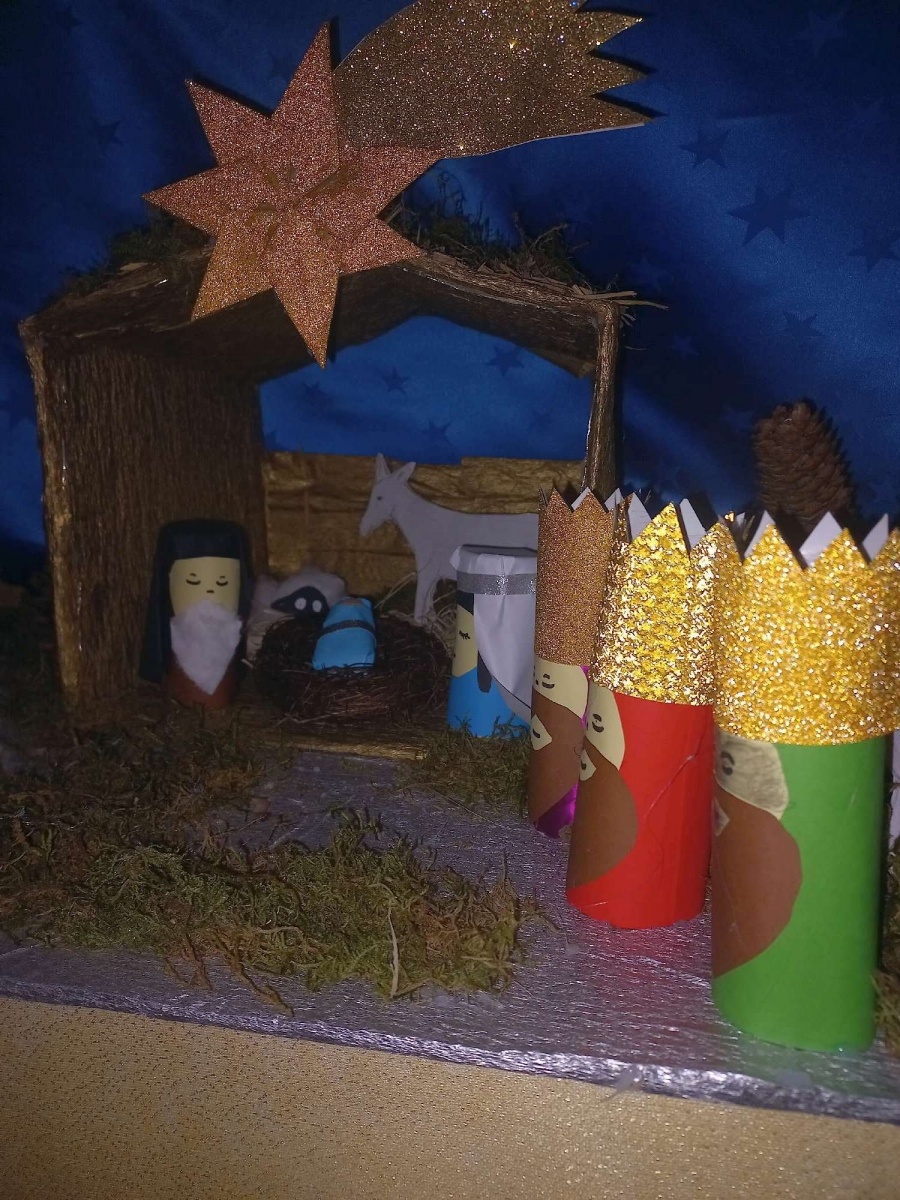 Zdjęcie w galerii na portalu naszraciborz.pl: Rodzinna Szopka Bożonarodzeniowa - konkurs w SP 15 wiadomości z regionu