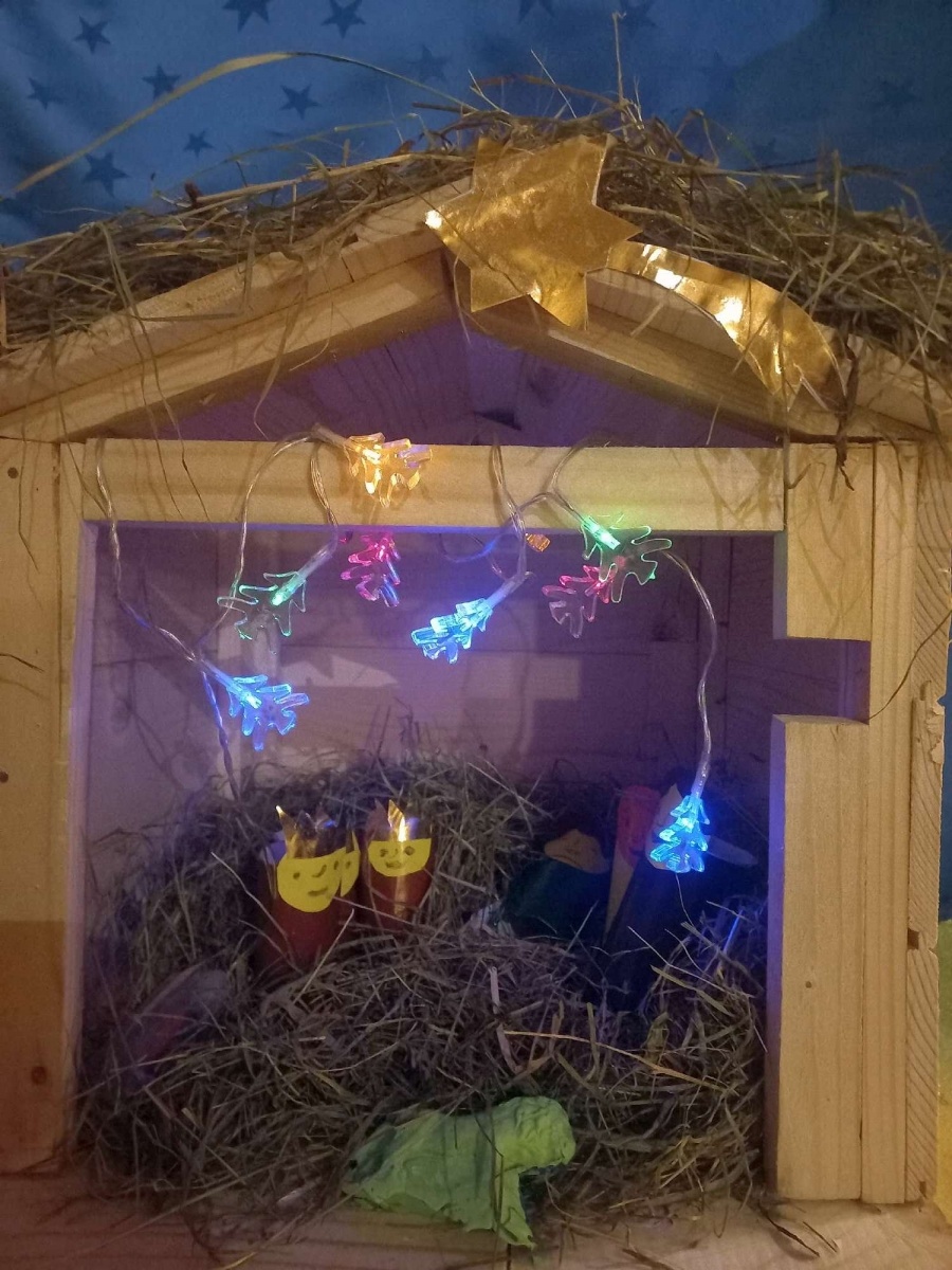 Zdjęcie w galerii na portalu naszraciborz.pl: Rodzinna Szopka Bożonarodzeniowa - konkurs w SP 15 wiadomości z regionu