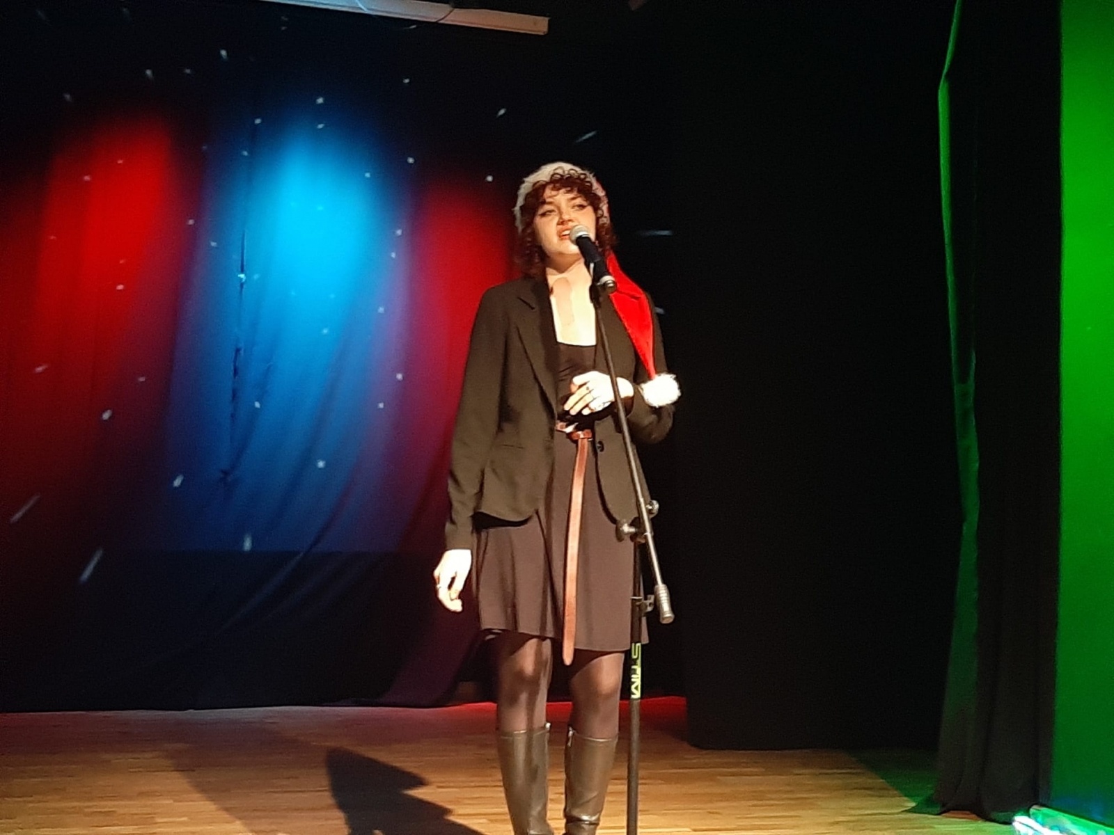 Zdjęcie w galerii na portalu naszraciborz.pl: Królowa śniegu zagościła na scenie MDK [FOTO] wiadomości z regionu