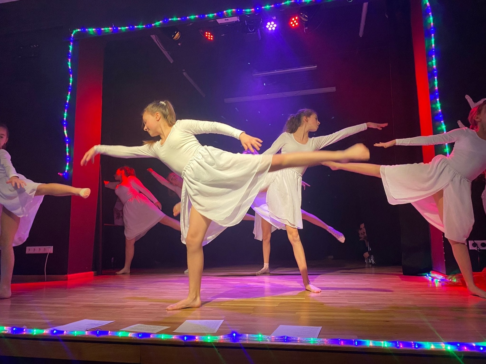 Zdjęcie w galerii na portalu naszraciborz.pl: Królowa śniegu zagościła na scenie MDK [FOTO] wiadomości z regionu