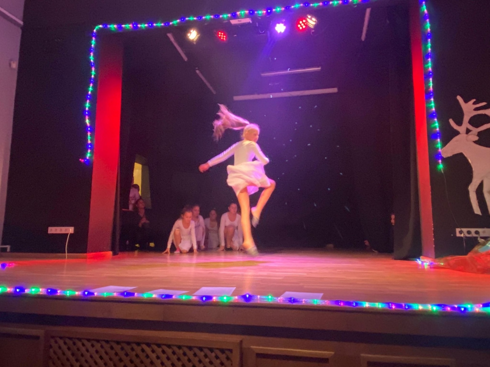 Zdjęcie w galerii na portalu naszraciborz.pl: Królowa śniegu zagościła na scenie MDK [FOTO] wiadomości z regionu