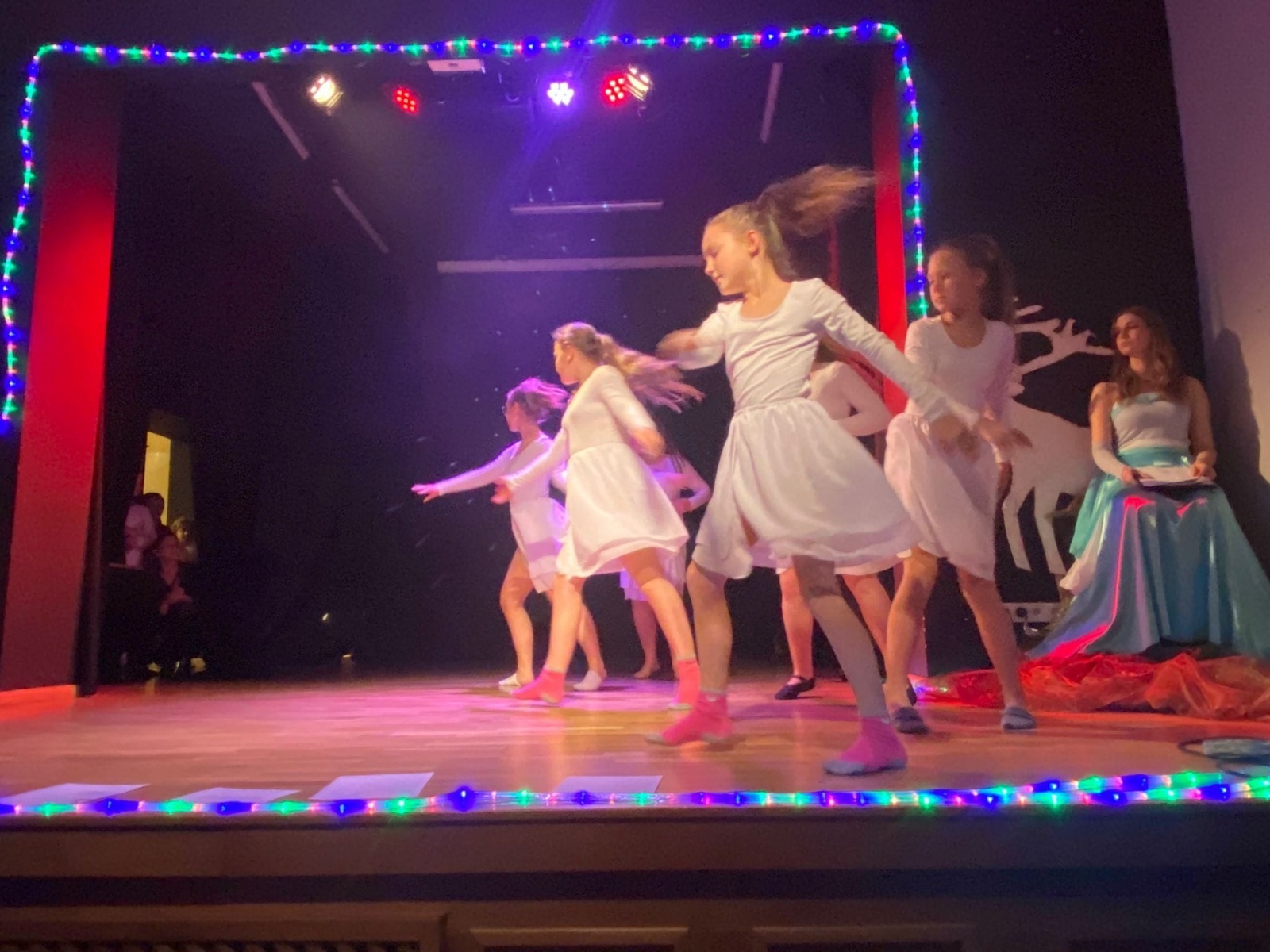 Zdjęcie w galerii na portalu naszraciborz.pl: Królowa śniegu zagościła na scenie MDK [FOTO] wiadomości z regionu