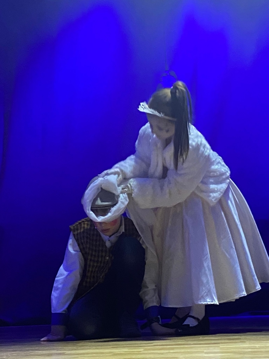 Zdjęcie w galerii na portalu naszraciborz.pl: Królowa śniegu zagościła na scenie MDK [FOTO] wiadomości z regionu