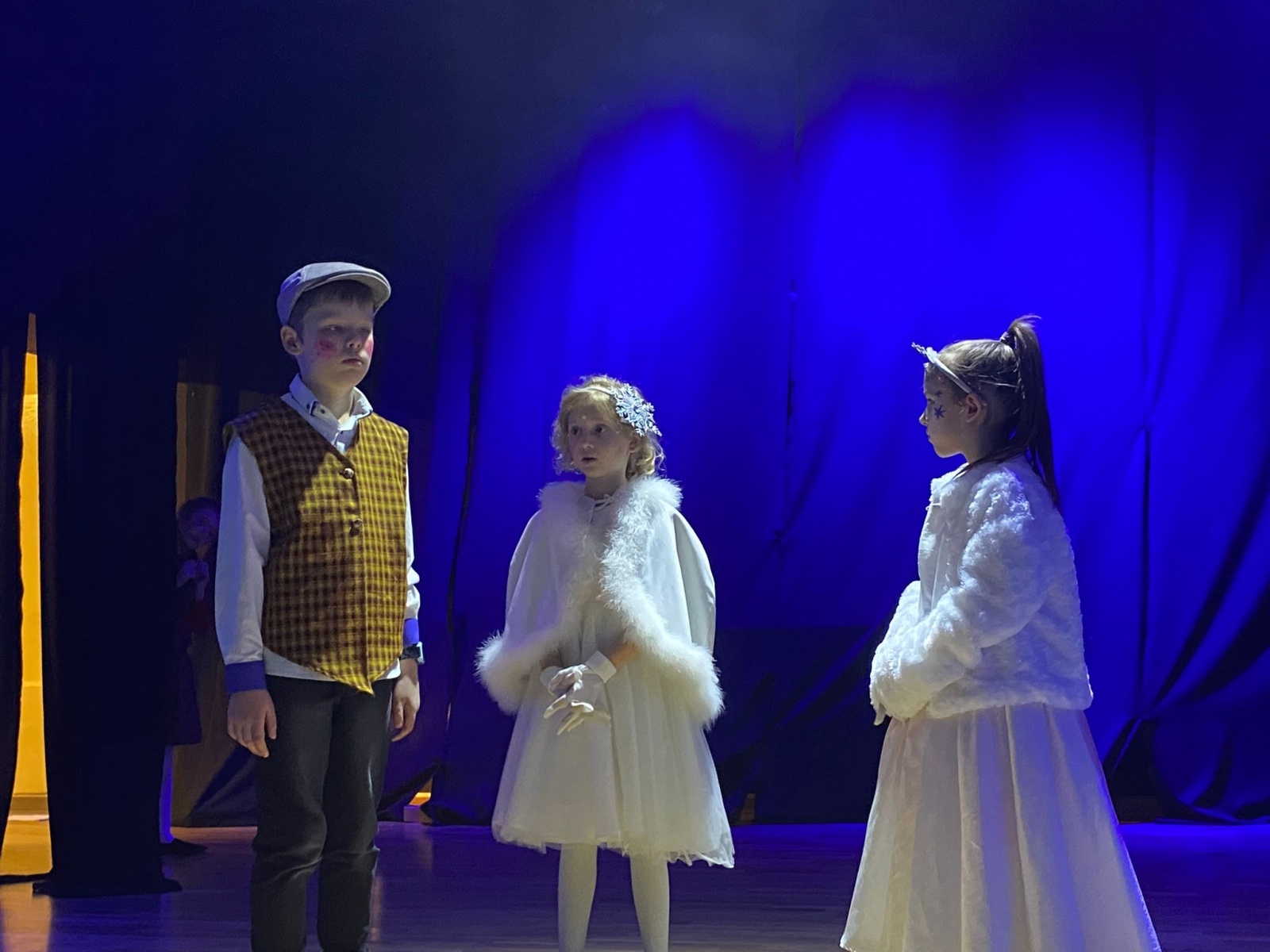 Zdjęcie w galerii na portalu naszraciborz.pl: Królowa śniegu zagościła na scenie MDK [FOTO] wiadomości z regionu