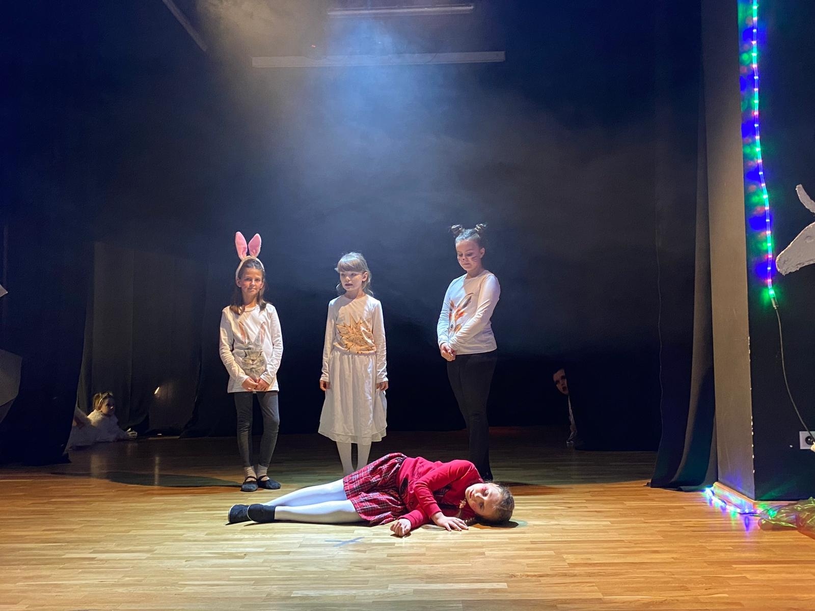 Zdjęcie w galerii na portalu naszraciborz.pl: Królowa śniegu zagościła na scenie MDK [FOTO] wiadomości z regionu