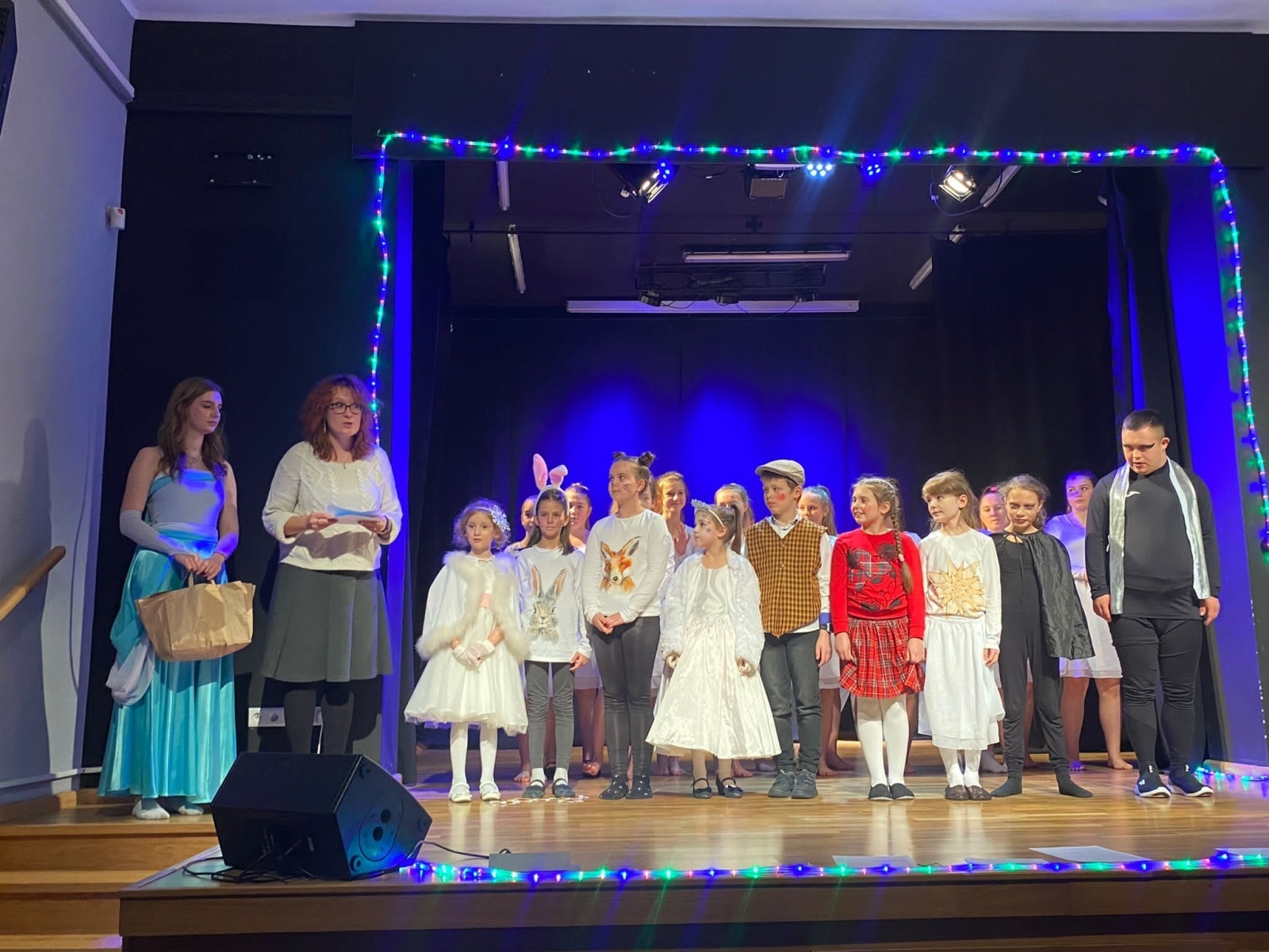 Zdjęcie w galerii na portalu naszraciborz.pl: Królowa śniegu zagościła na scenie MDK [FOTO] wiadomości z regionu