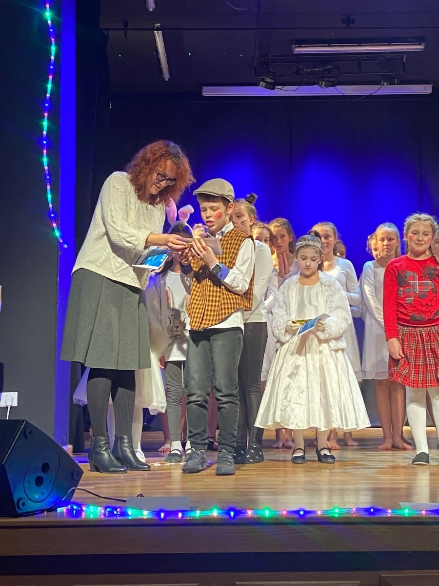 Zdjęcie w galerii na portalu naszraciborz.pl: Królowa śniegu zagościła na scenie MDK [FOTO] wiadomości z regionu