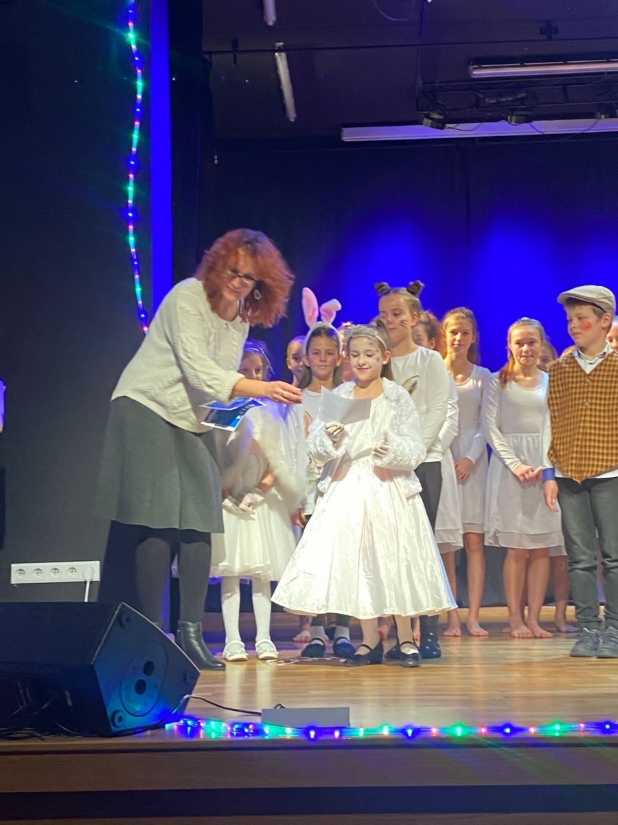 Zdjęcie w galerii na portalu naszraciborz.pl: Królowa śniegu zagościła na scenie MDK [FOTO] wiadomości z regionu