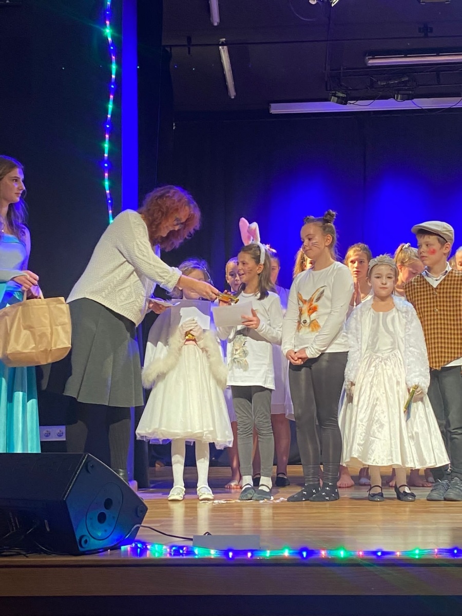 Zdjęcie w galerii na portalu naszraciborz.pl: Królowa śniegu zagościła na scenie MDK [FOTO] wiadomości z regionu