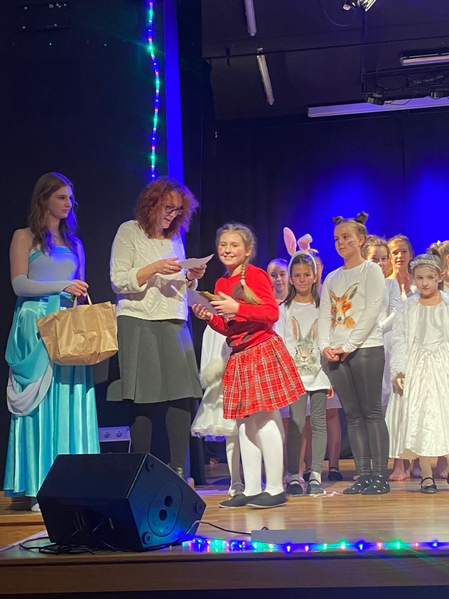 Zdjęcie w galerii na portalu naszraciborz.pl: Królowa śniegu zagościła na scenie MDK [FOTO] wiadomości z regionu