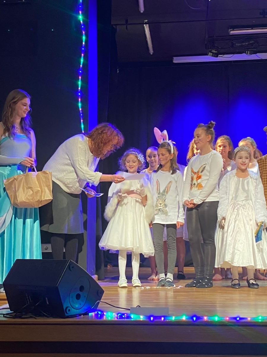 Zdjęcie w galerii na portalu naszraciborz.pl: Królowa śniegu zagościła na scenie MDK [FOTO] wiadomości z regionu