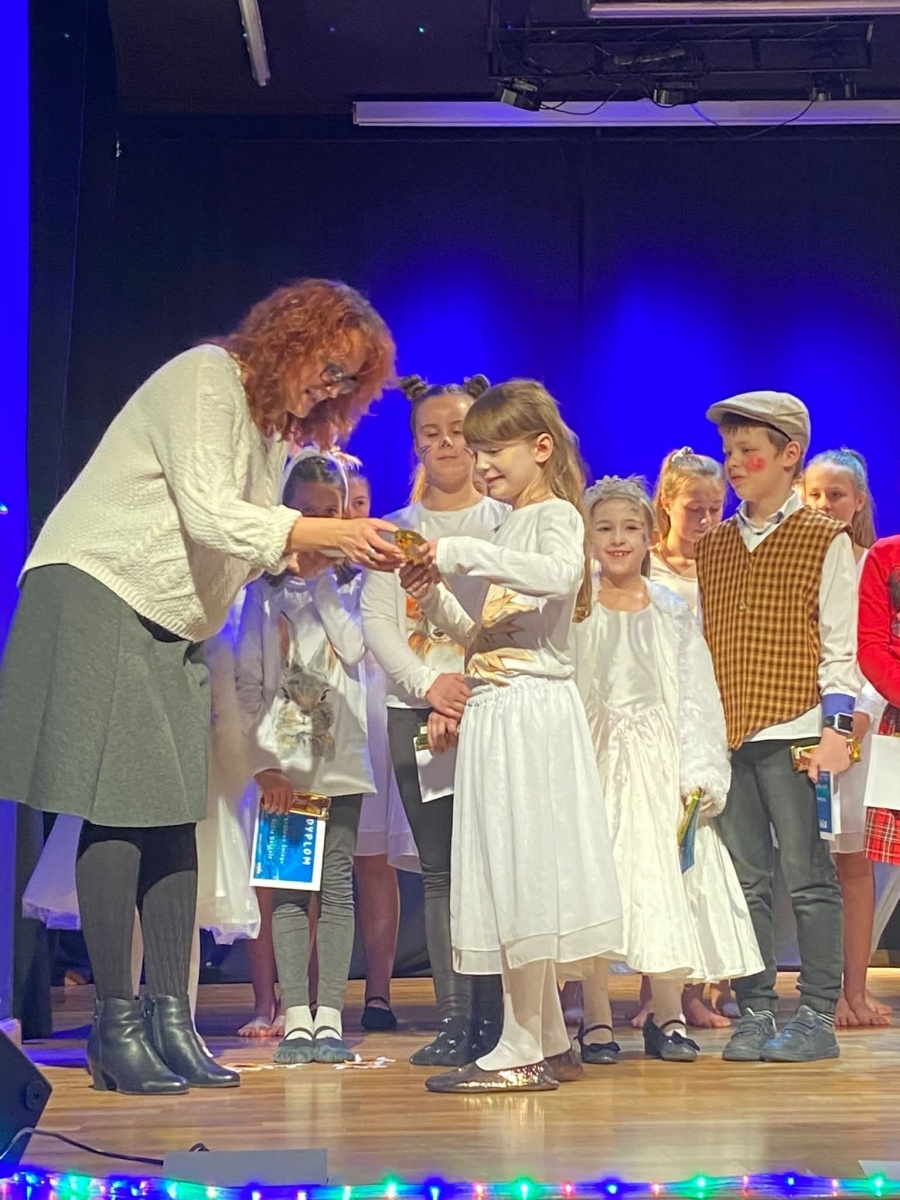 Zdjęcie w galerii na portalu naszraciborz.pl: Królowa śniegu zagościła na scenie MDK [FOTO] wiadomości z regionu