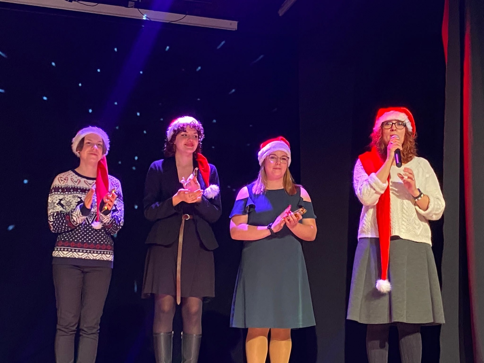 Zdjęcie w galerii na portalu naszraciborz.pl: Królowa śniegu zagościła na scenie MDK [FOTO] wiadomości z regionu