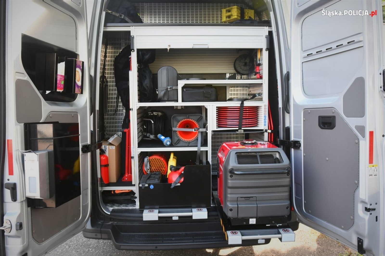 Zdjęcie w galerii na portalu naszraciborz.pl: Śląska policja pokazała nowe radiowozy, w tym te nieoznakowane wiadomości z regionu