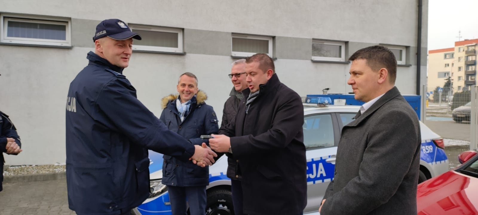Zdjęcie w galerii na portalu naszraciborz.pl: Policjanci z Raciborza odebrali kluczyki do dwóch nowych radiowozów wiadomości z regionu