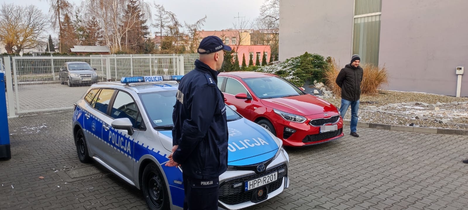 Zdjęcie w galerii na portalu naszraciborz.pl: Policjanci z Raciborza odebrali kluczyki do dwóch nowych radiowozów wiadomości z regionu