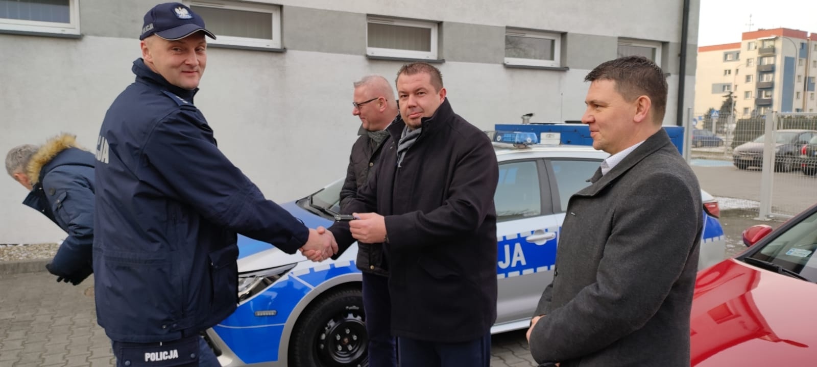 Zdjęcie w galerii na portalu naszraciborz.pl: Policjanci z Raciborza odebrali kluczyki do dwóch nowych radiowozów wiadomości z regionu