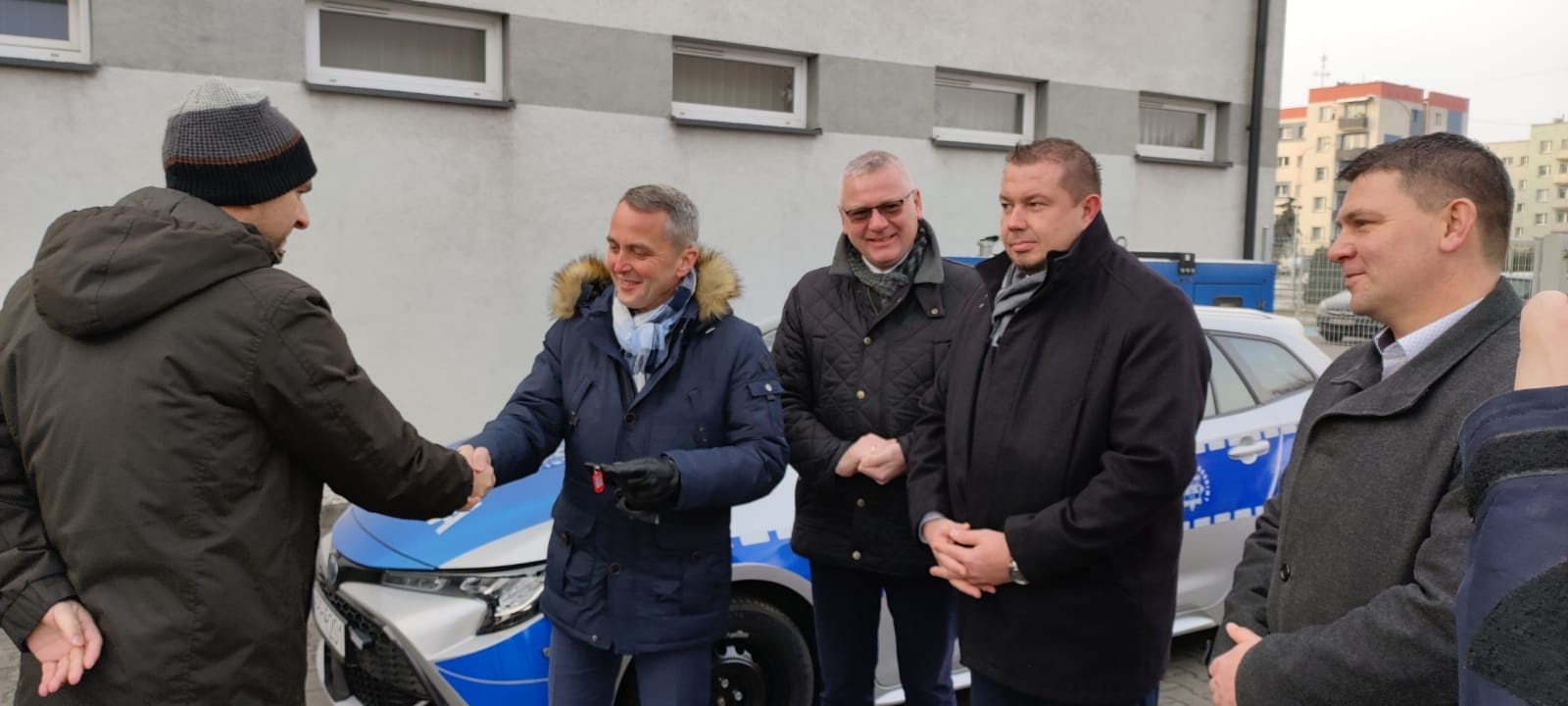 Zdjęcie w galerii na portalu naszraciborz.pl: Policjanci z Raciborza odebrali kluczyki do dwóch nowych radiowozów wiadomości z regionu