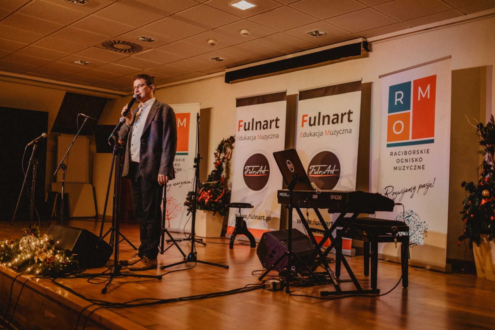 Zdjęcie w galerii na portalu naszraciborz.pl: Uczniowie Raciborskiego Ogniska Muzycznego zagrali na zamku [FOTO] wiadomości z regionu