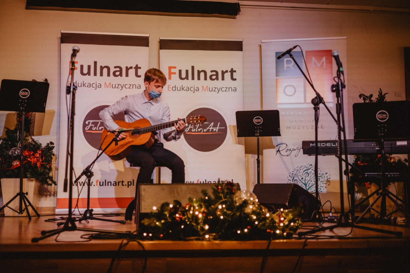 Zdjęcie w galerii na portalu naszraciborz.pl: Uczniowie Raciborskiego Ogniska Muzycznego zagrali na zamku [FOTO] wiadomości z regionu
