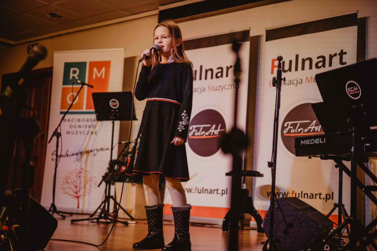 Zdjęcie w galerii na portalu naszraciborz.pl: Uczniowie Raciborskiego Ogniska Muzycznego zagrali na zamku [FOTO] wiadomości z regionu