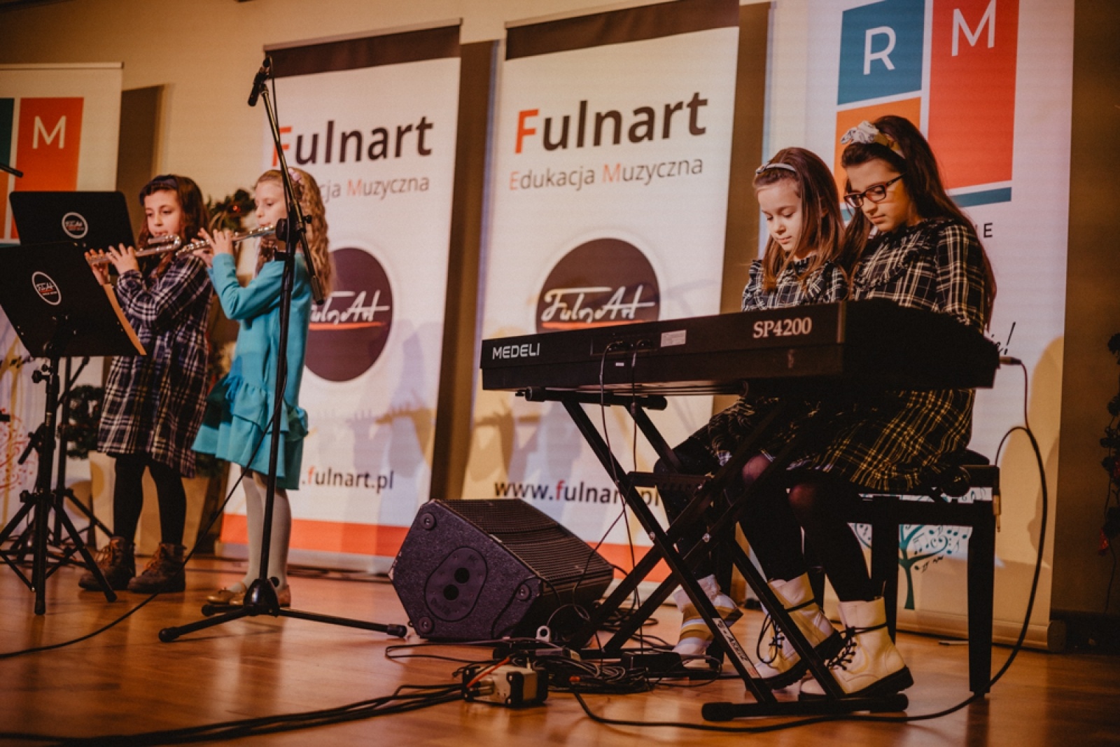 Zdjęcie w galerii na portalu naszraciborz.pl: Uczniowie Raciborskiego Ogniska Muzycznego zagrali na zamku [FOTO] wiadomości z regionu