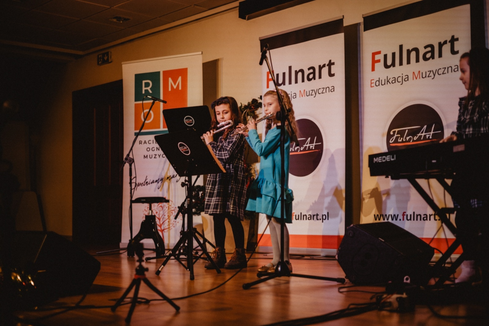 Zdjęcie w galerii na portalu naszraciborz.pl: Uczniowie Raciborskiego Ogniska Muzycznego zagrali na zamku [FOTO] wiadomości z regionu