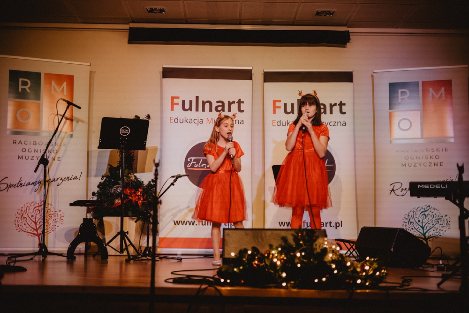 Zdjęcie w galerii na portalu naszraciborz.pl: Uczniowie Raciborskiego Ogniska Muzycznego zagrali na zamku [FOTO] wiadomości z regionu