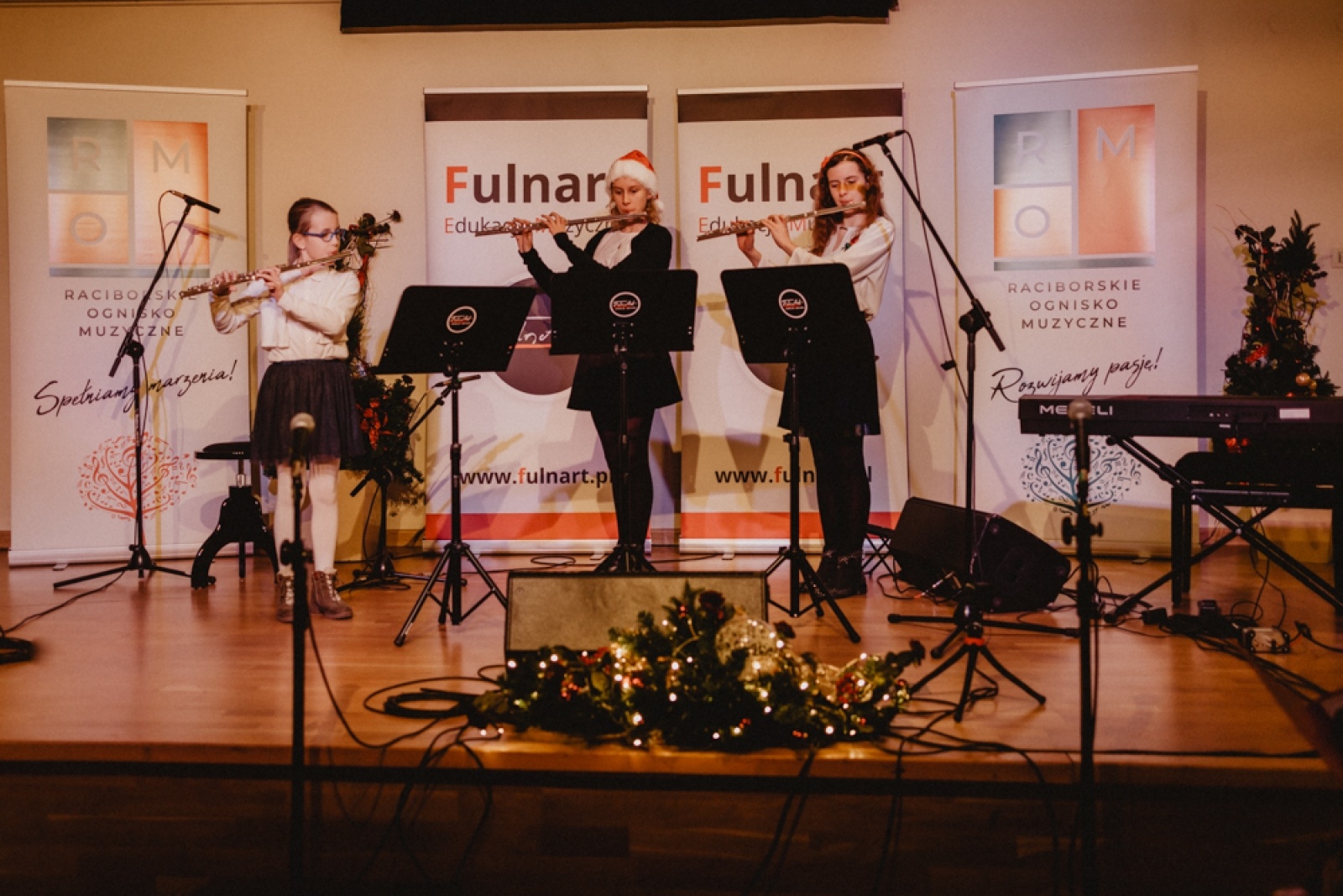 Zdjęcie w galerii na portalu naszraciborz.pl: Uczniowie Raciborskiego Ogniska Muzycznego zagrali na zamku [FOTO] wiadomości z regionu
