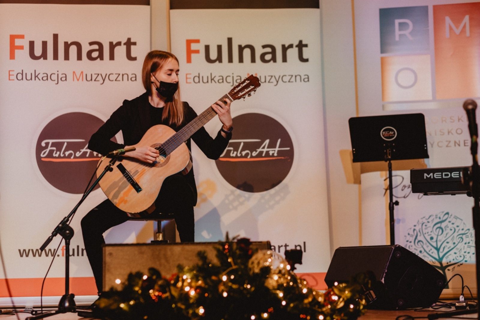 Zdjęcie w galerii na portalu naszraciborz.pl: Uczniowie Raciborskiego Ogniska Muzycznego zagrali na zamku [FOTO] wiadomości z regionu