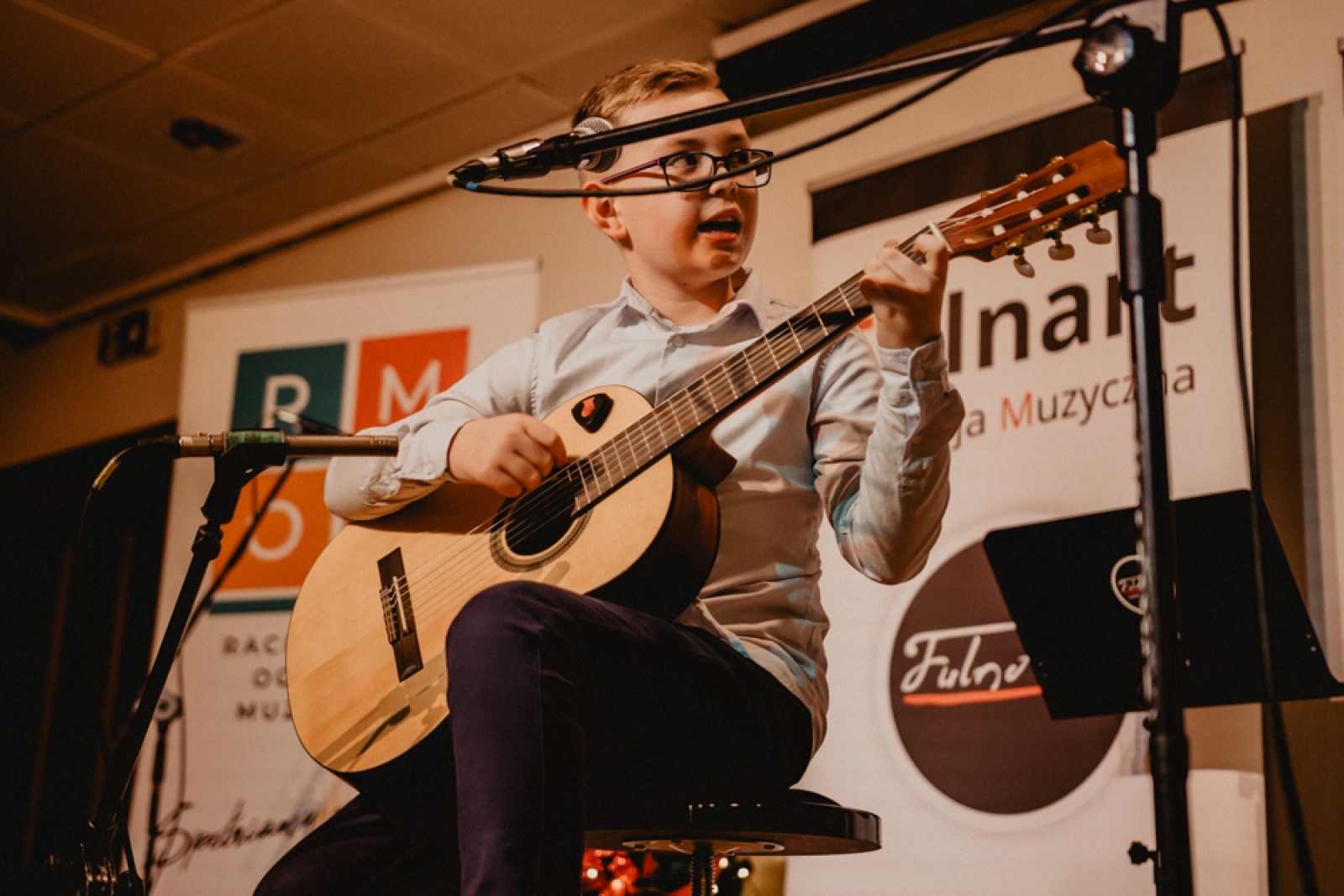 Zdjęcie w galerii na portalu naszraciborz.pl: Uczniowie Raciborskiego Ogniska Muzycznego zagrali na zamku [FOTO] wiadomości z regionu