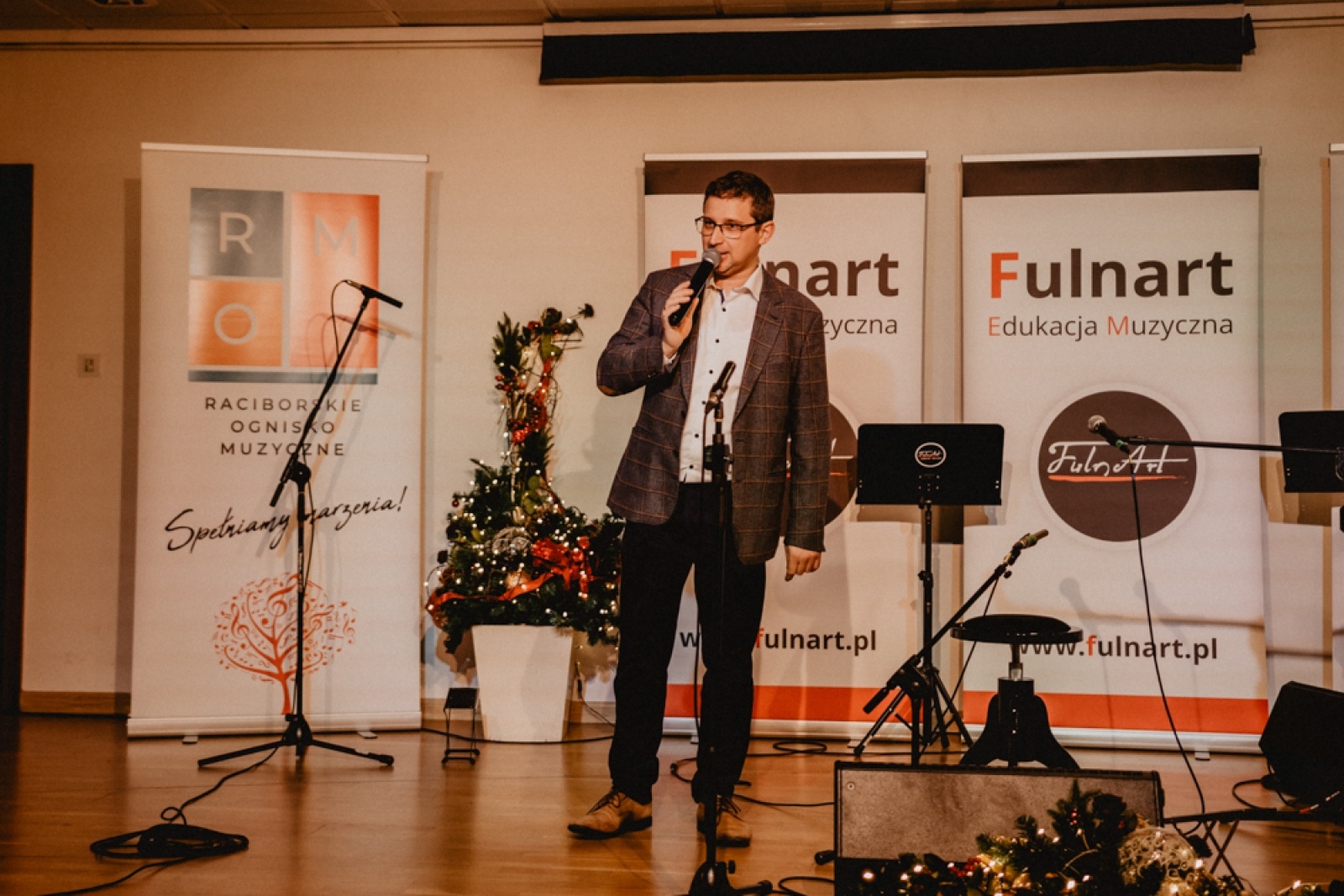 Zdjęcie w galerii na portalu naszraciborz.pl: Uczniowie Raciborskiego Ogniska Muzycznego zagrali na zamku [FOTO] wiadomości z regionu