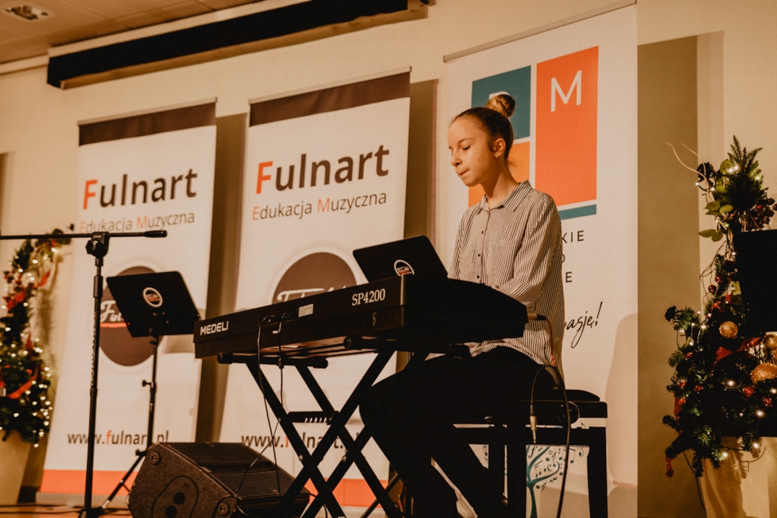 Zdjęcie w galerii na portalu naszraciborz.pl: Uczniowie Raciborskiego Ogniska Muzycznego zagrali na zamku [FOTO] wiadomości z regionu