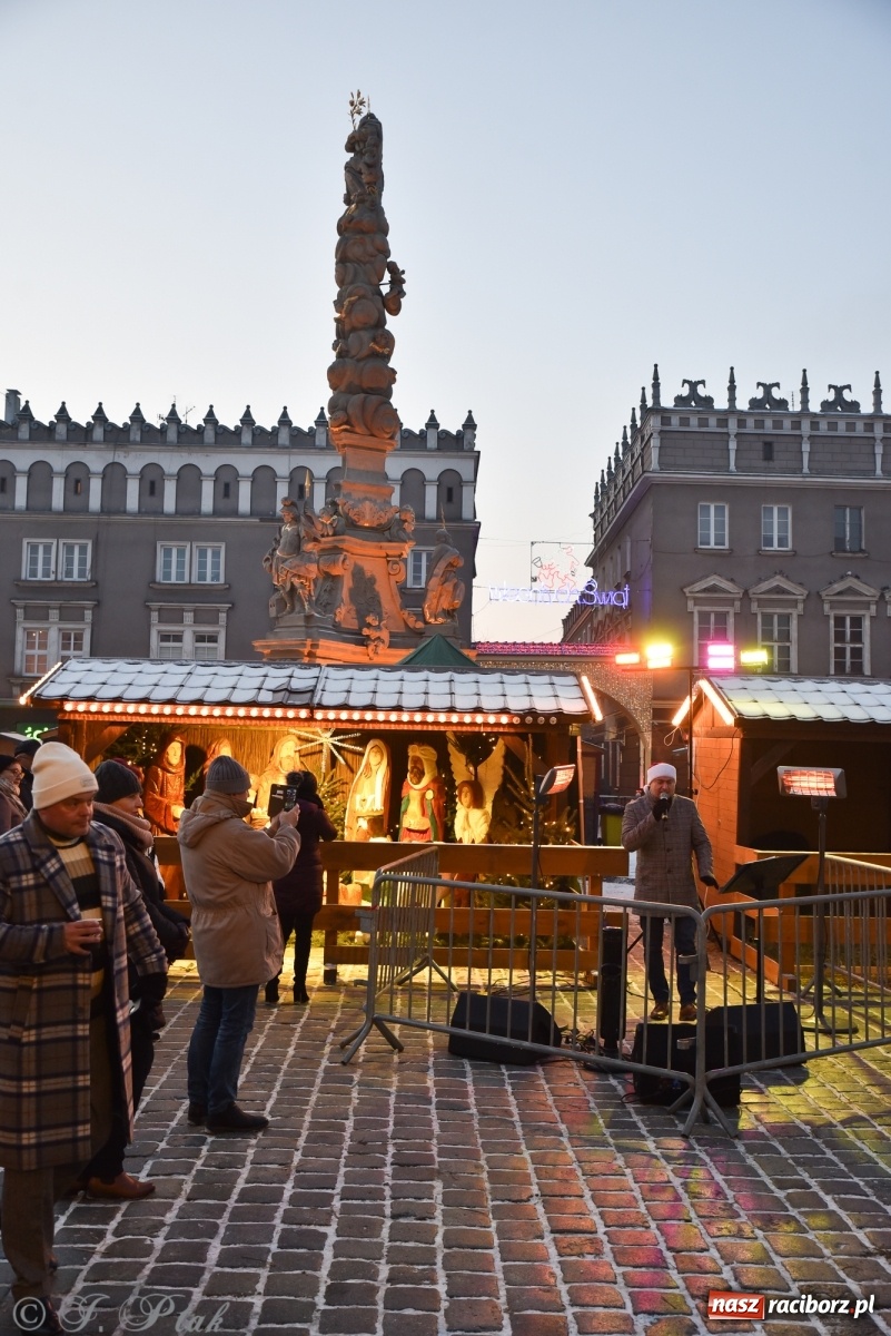 Zdjęcie w galerii na portalu naszraciborz.pl: Świąteczne kolędowanie na raciborskim Rynku [FOTO i WIDEO] wiadomości z regionu