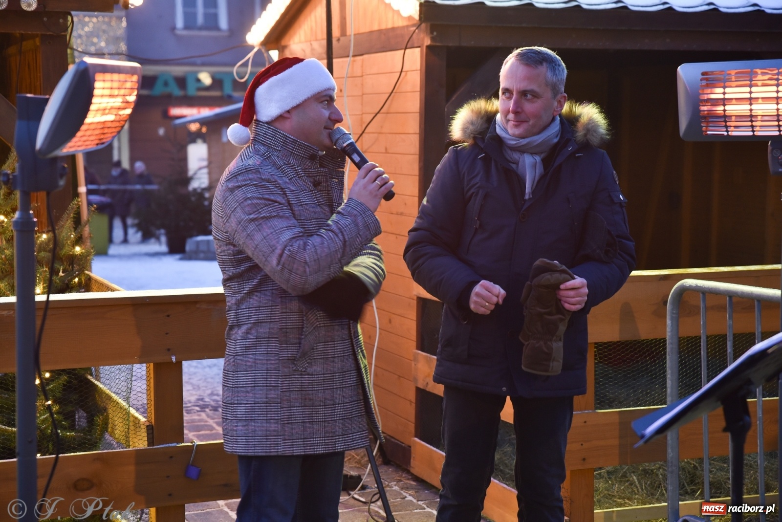 Zdjęcie w galerii na portalu naszraciborz.pl: Świąteczne kolędowanie na raciborskim Rynku [FOTO i WIDEO] wiadomości z regionu