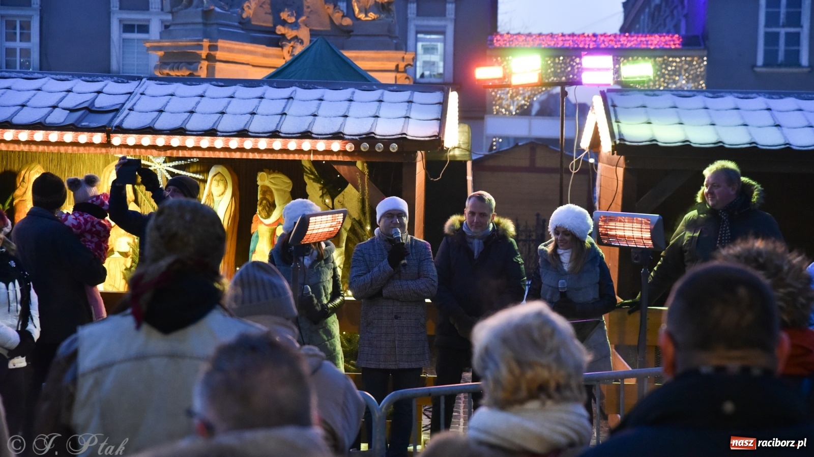 Zdjęcie w galerii na portalu naszraciborz.pl: Świąteczne kolędowanie na raciborskim Rynku [FOTO i WIDEO] wiadomości z regionu