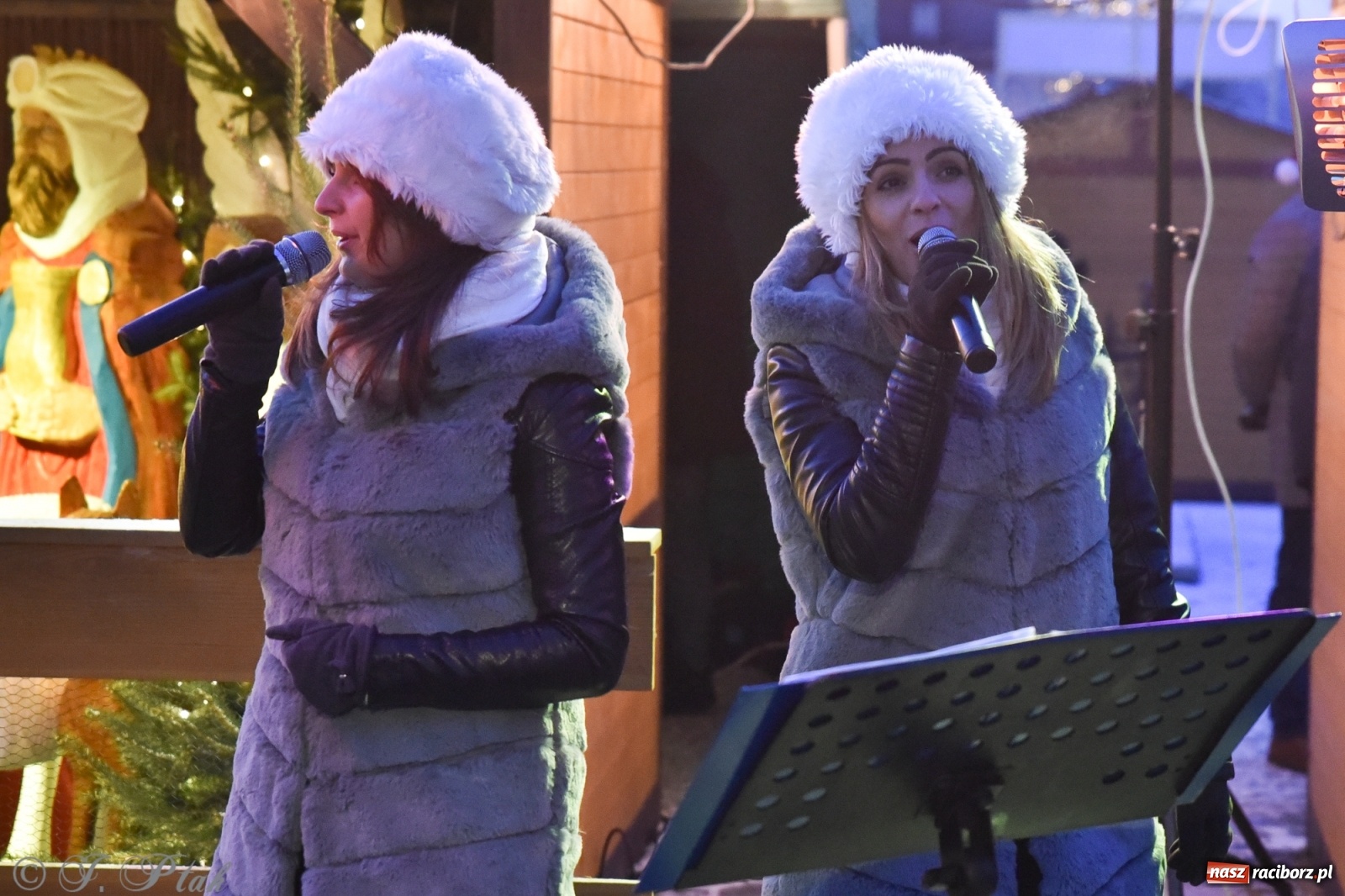 Zdjęcie w galerii na portalu naszraciborz.pl: Świąteczne kolędowanie na raciborskim Rynku [FOTO i WIDEO] wiadomości z regionu