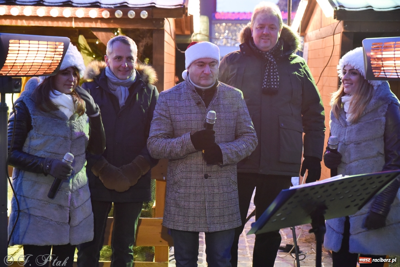 Zdjęcie w galerii na portalu naszraciborz.pl: Świąteczne kolędowanie na raciborskim Rynku [FOTO i WIDEO] wiadomości z regionu