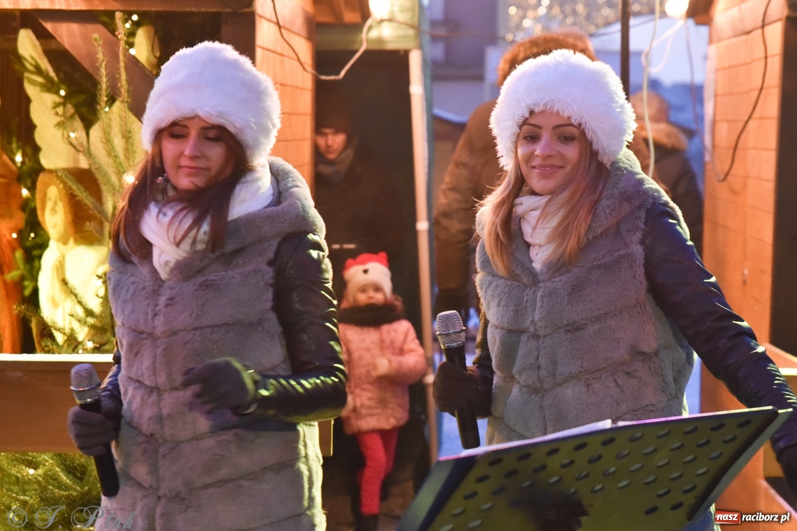 Zdjęcie w galerii na portalu naszraciborz.pl: Świąteczne kolędowanie na raciborskim Rynku [FOTO i WIDEO] wiadomości z regionu