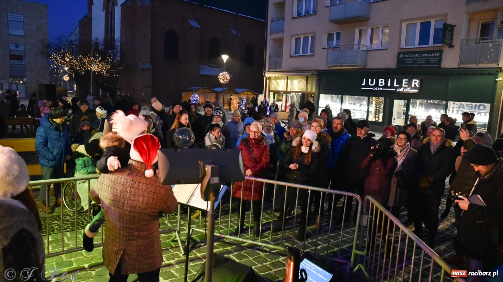 Zdjęcie w galerii na portalu naszraciborz.pl: Świąteczne kolędowanie na raciborskim Rynku [FOTO i WIDEO] wiadomości z regionu