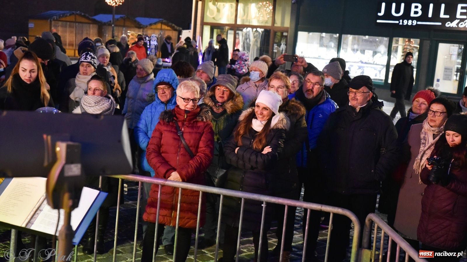 Zdjęcie w galerii na portalu naszraciborz.pl: Świąteczne kolędowanie na raciborskim Rynku [FOTO i WIDEO] wiadomości z regionu