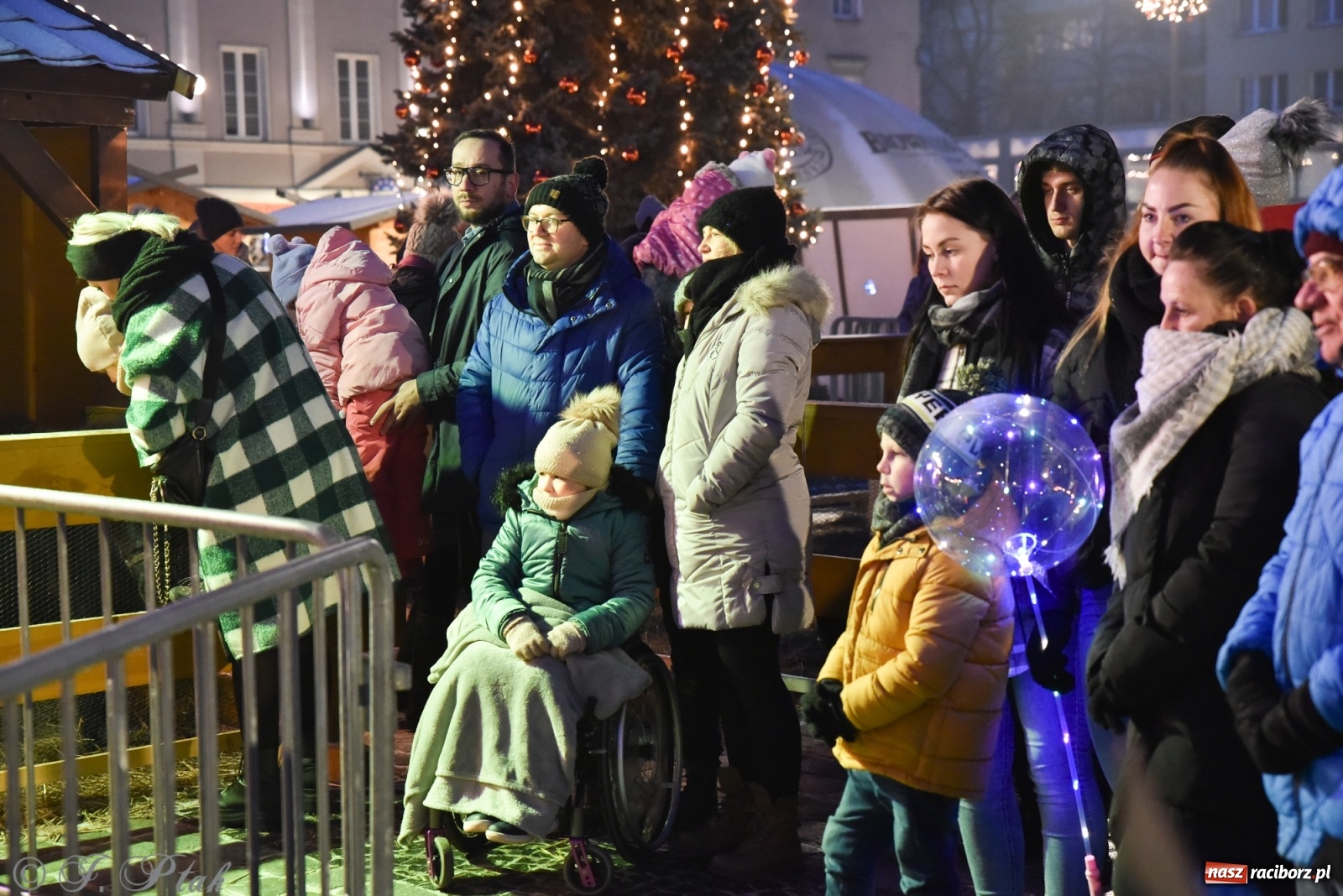 Zdjęcie w galerii na portalu naszraciborz.pl: Świąteczne kolędowanie na raciborskim Rynku [FOTO i WIDEO] wiadomości z regionu