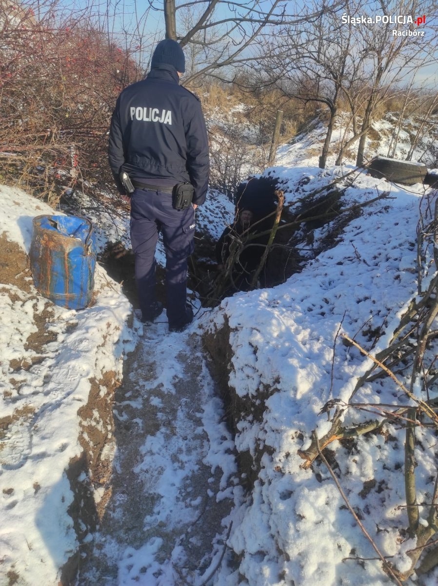 Zdjęcie w galerii na portalu naszraciborz.pl: Raciborscy dzielnicowi wyruszyli na kontrole pustostanów wiadomości z regionu