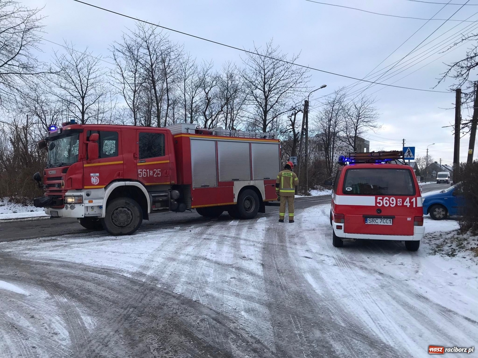 Zdjęcie w galerii na portalu naszraciborz.pl: Mężczyzna pod zawalonym stropem - strażacy ruszyli do akcji w Łańcach [FOTO] wiadomości z regionu