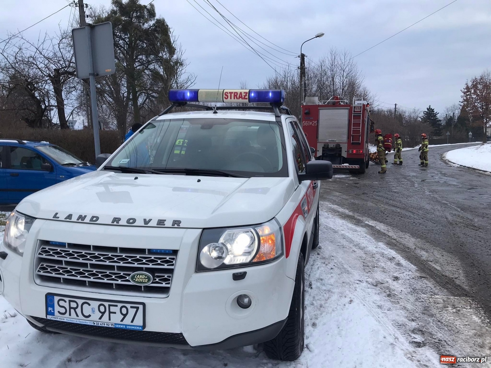 Zdjęcie w galerii na portalu naszraciborz.pl: Mężczyzna pod zawalonym stropem - strażacy ruszyli do akcji w Łańcach [FOTO] wiadomości z regionu