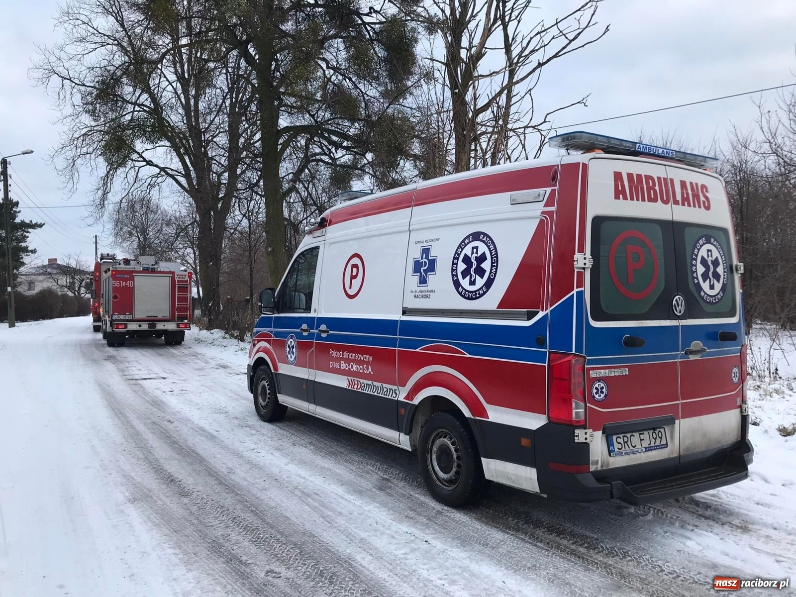 Zdjęcie w galerii na portalu naszraciborz.pl: Mężczyzna pod zawalonym stropem - strażacy ruszyli do akcji w Łańcach [FOTO] wiadomości z regionu